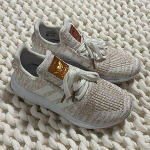 ADIDAS Swift Run White & Rose Gold US5 Women